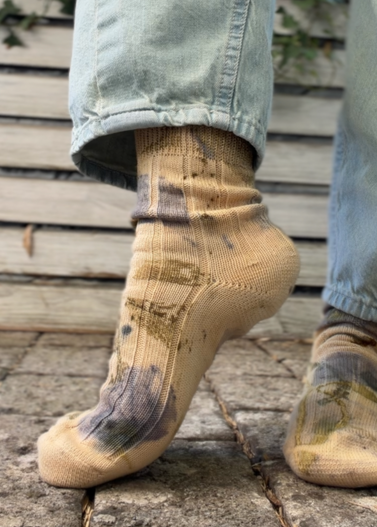 Botanically dyed socks - Poppy