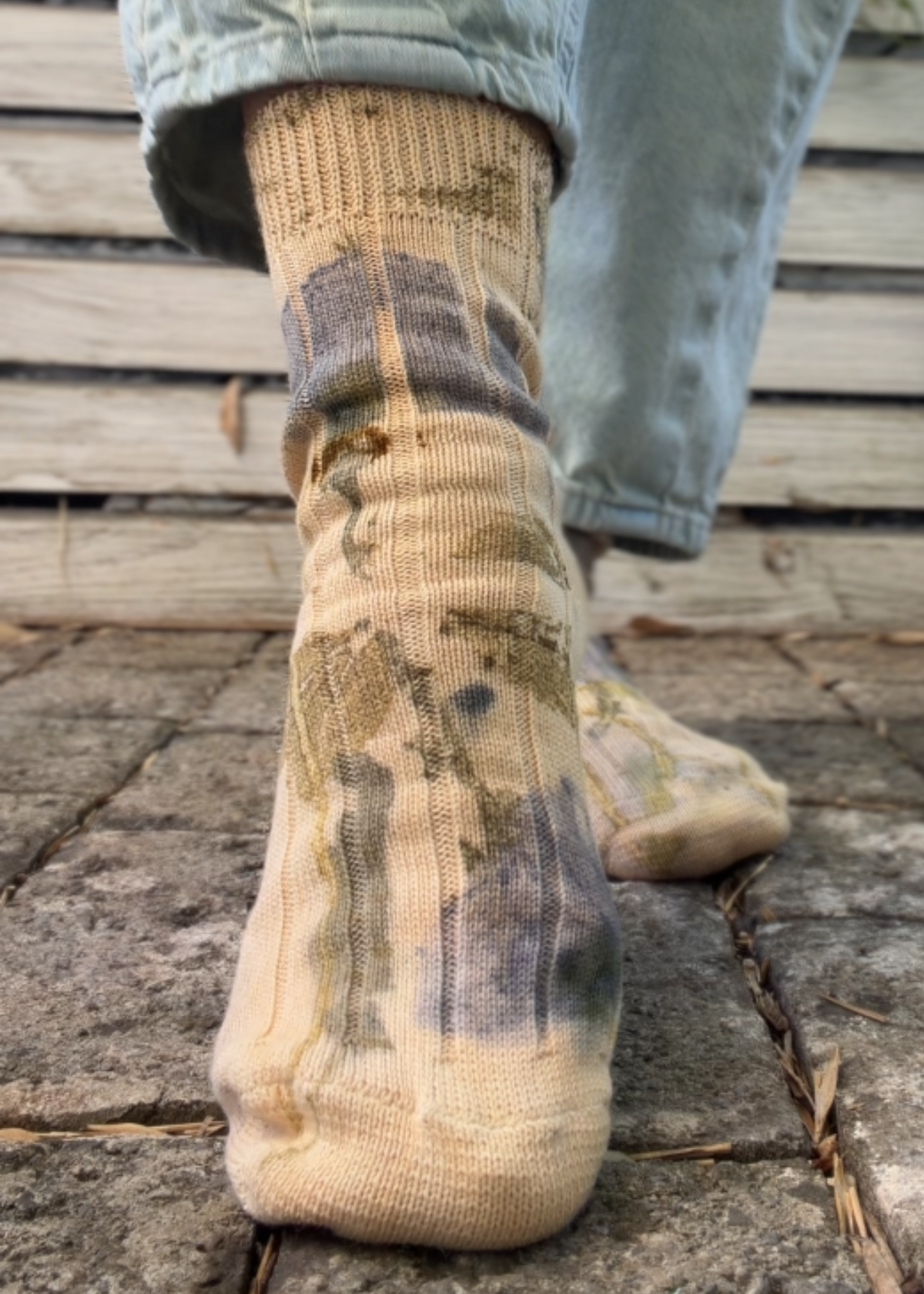 Botanically dyed socks - Poppy