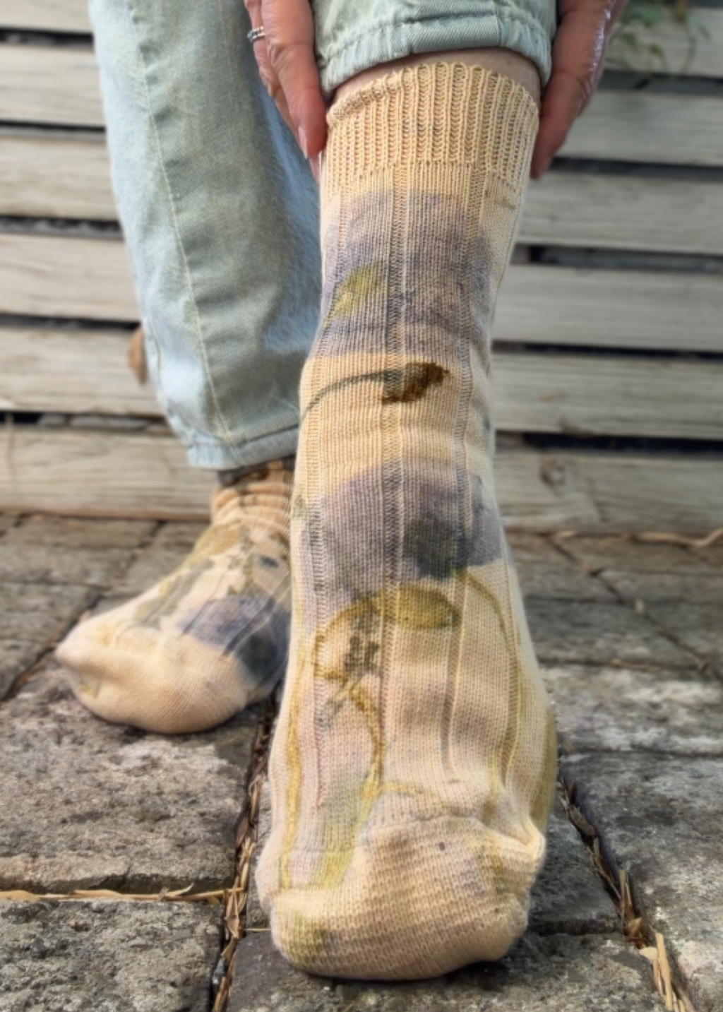 Botanically dyed socks - Poppy