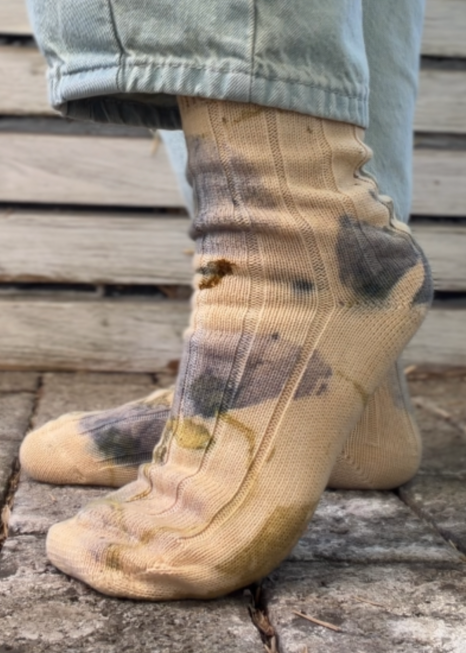 Botanically dyed socks - Poppy