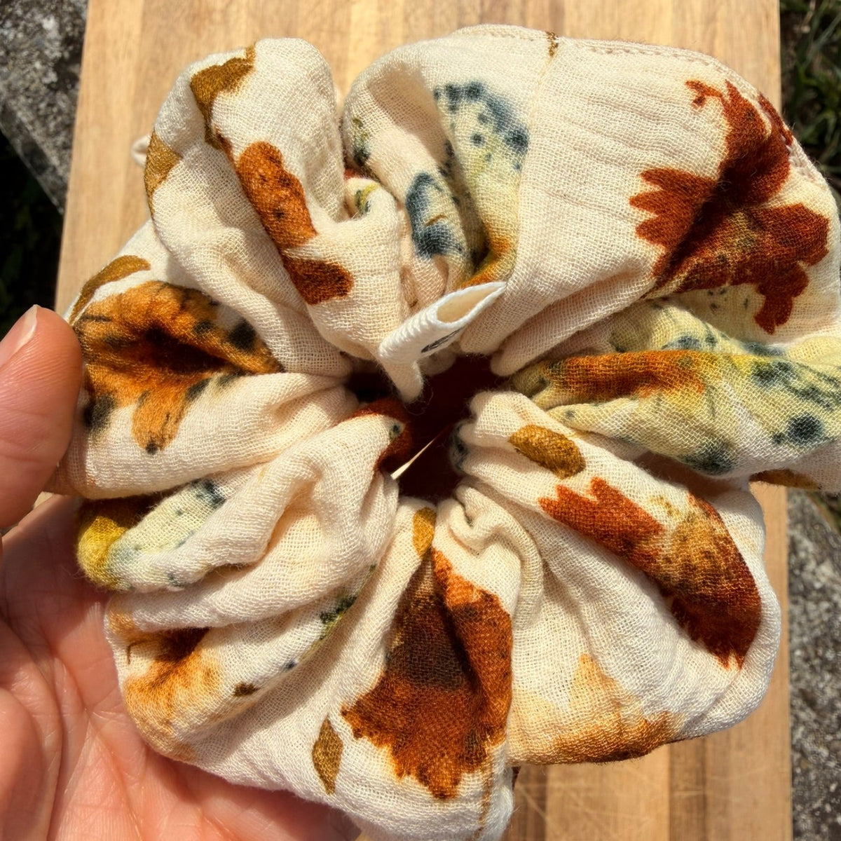 Botanically dyed scrunchie - Rubenza Sky