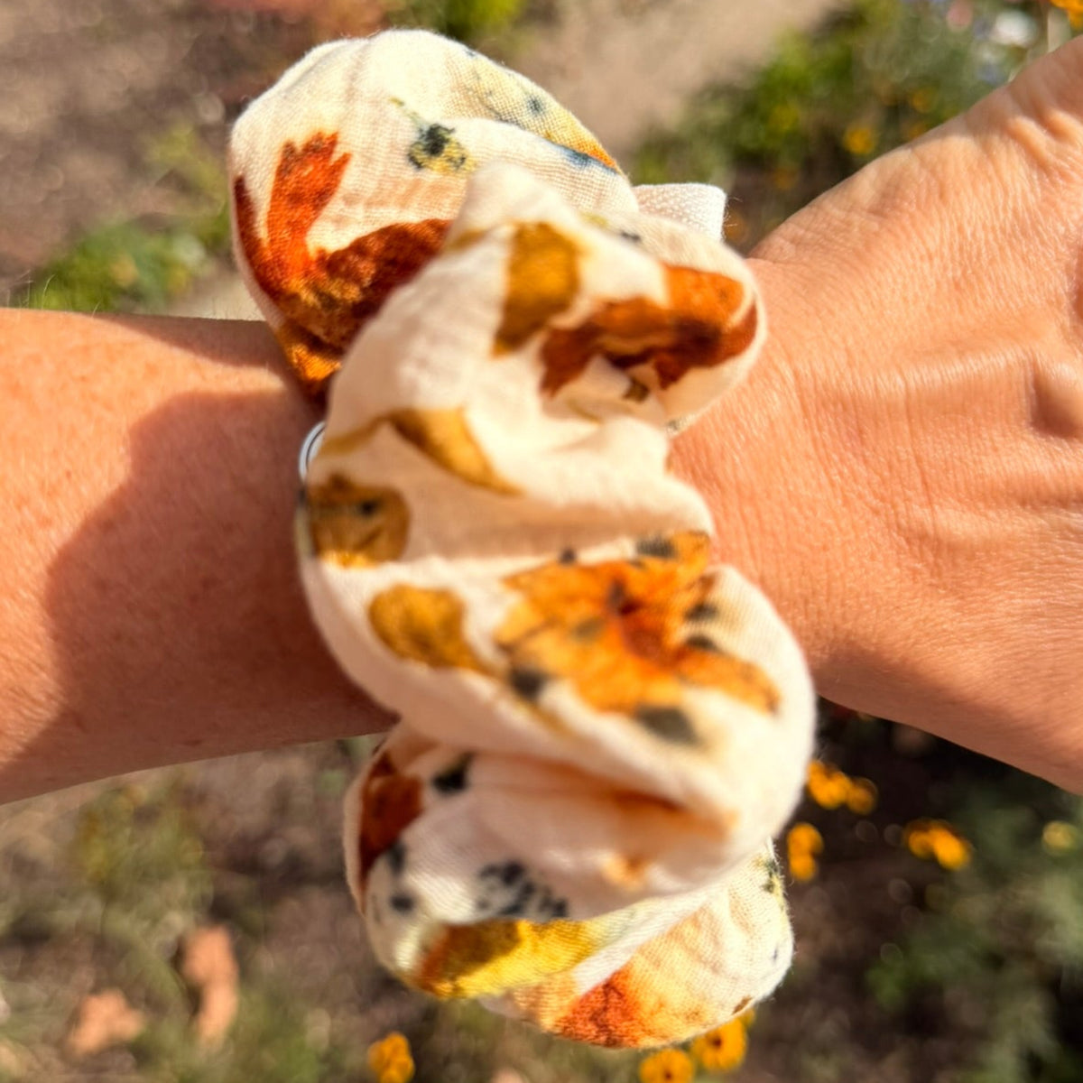Botanically dyed scrunchie - Rubenza Sky