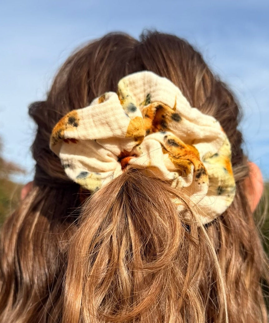 Botanically dyed scrunchie - Rubenza Sky