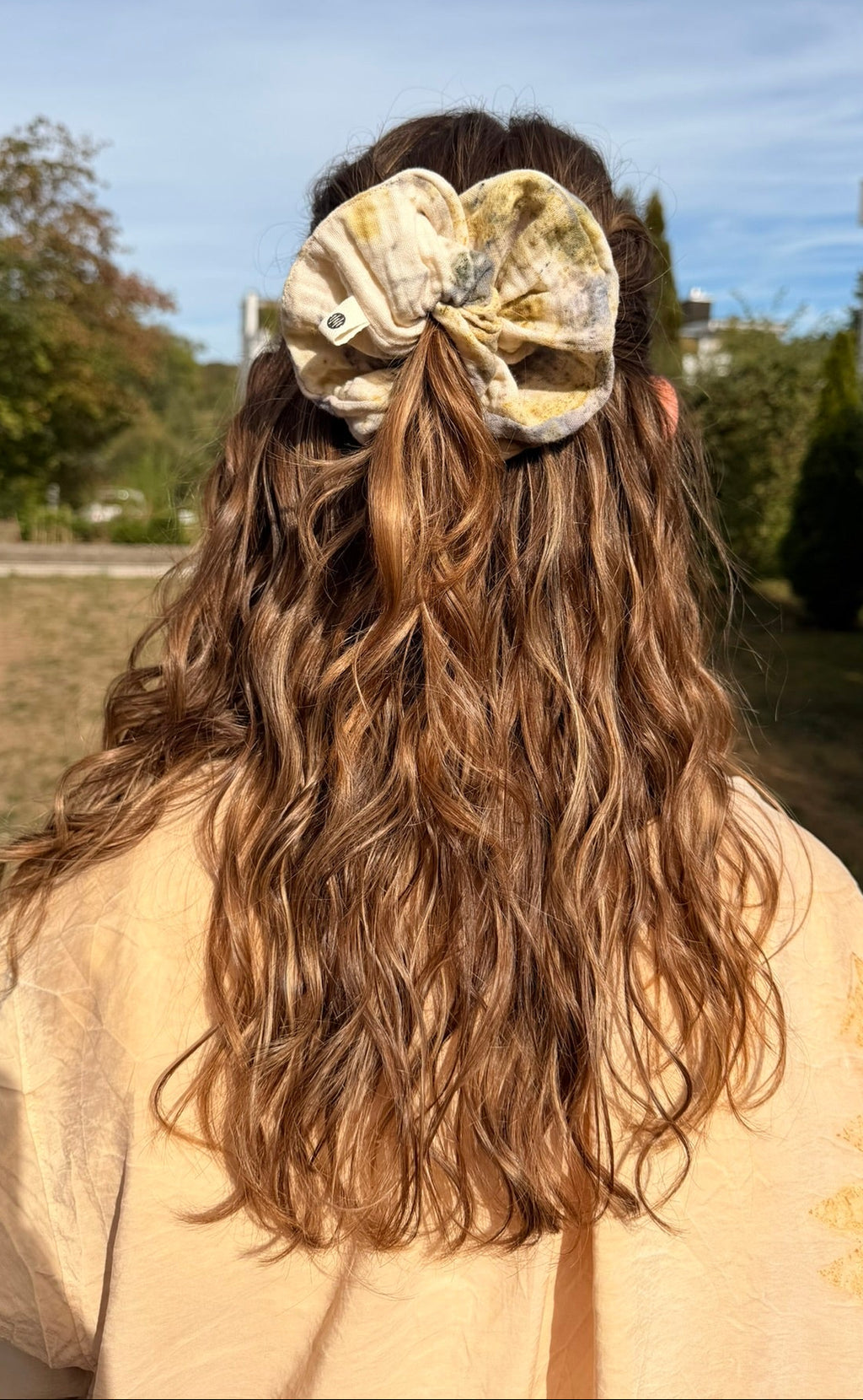 Botanically dyed scrunchie - Poppy