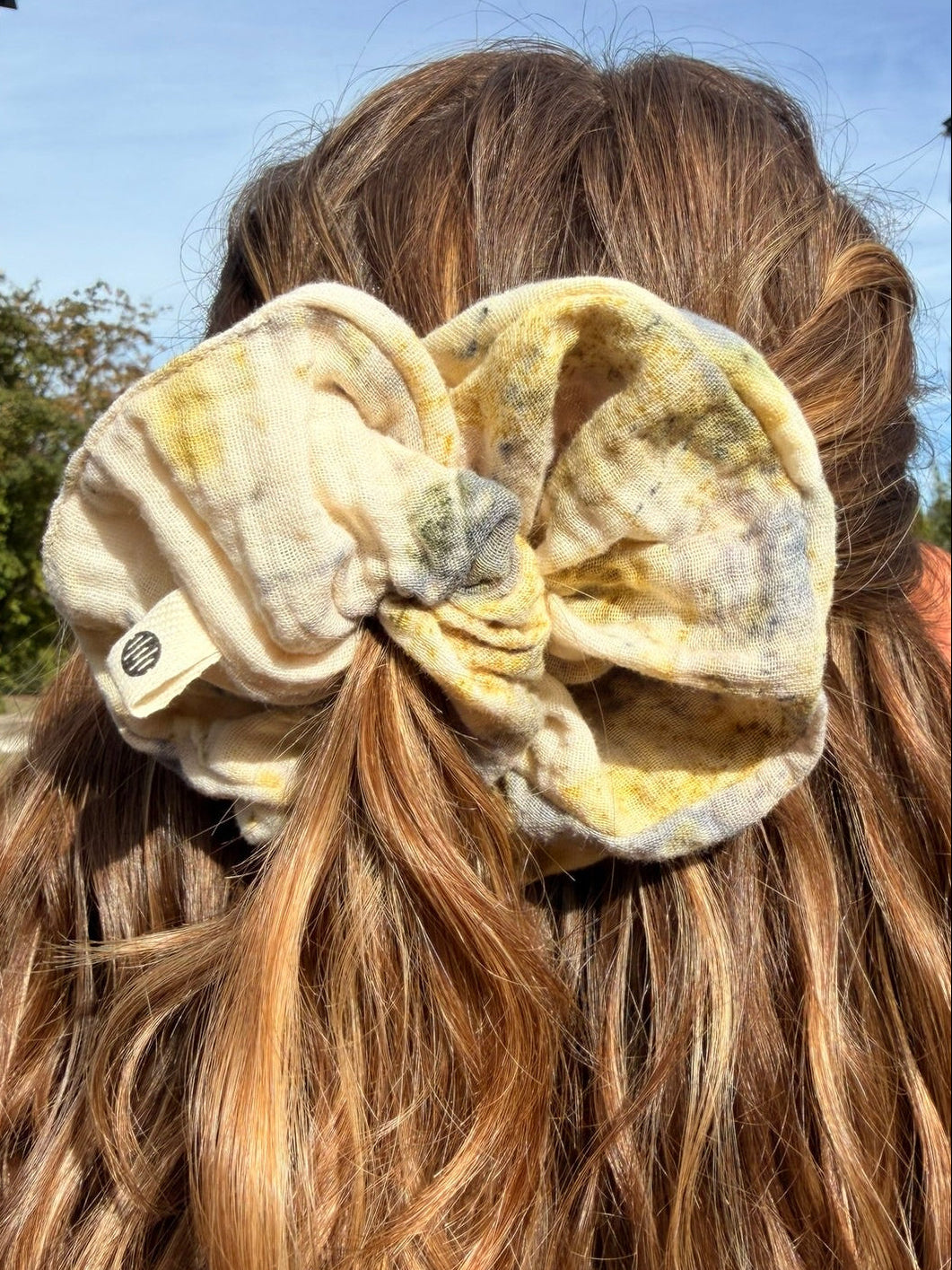 Botanically dyed scrunchie - Poppy