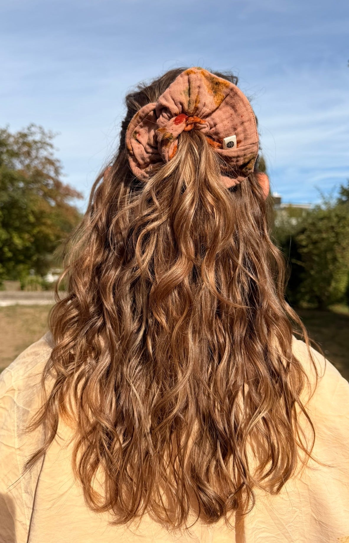 Botanically dyed scrunchie - Sunset