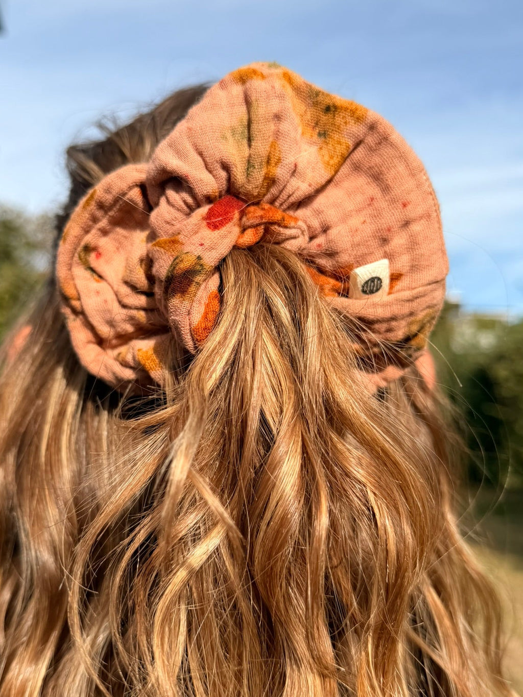 Botanically dyed scrunchie - Sunset