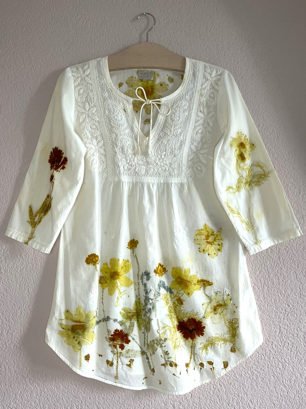 Bloom Again - Baumwolltunika mit Sommerblumen und Stickerei