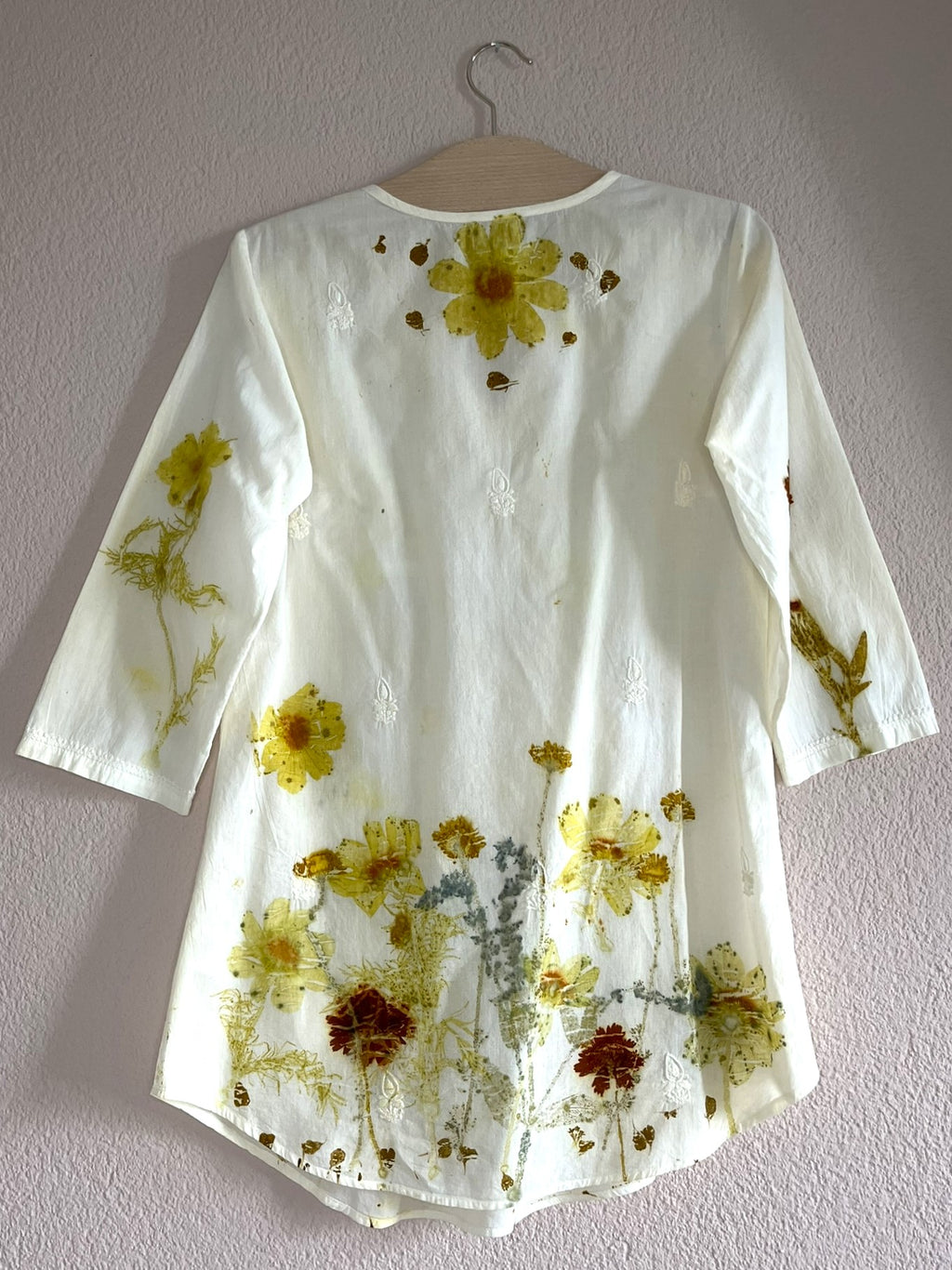 Bloom Again - Baumwolltunika mit Sommerblumen und Stickerei