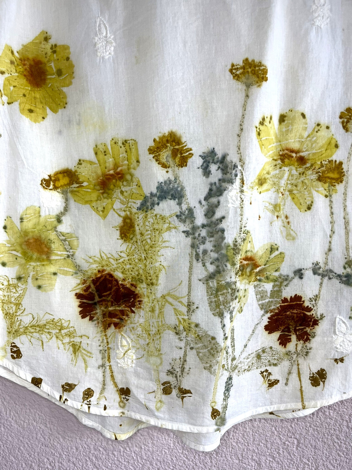 Bloom Again - Baumwolltunika mit Sommerblumen und Stickerei